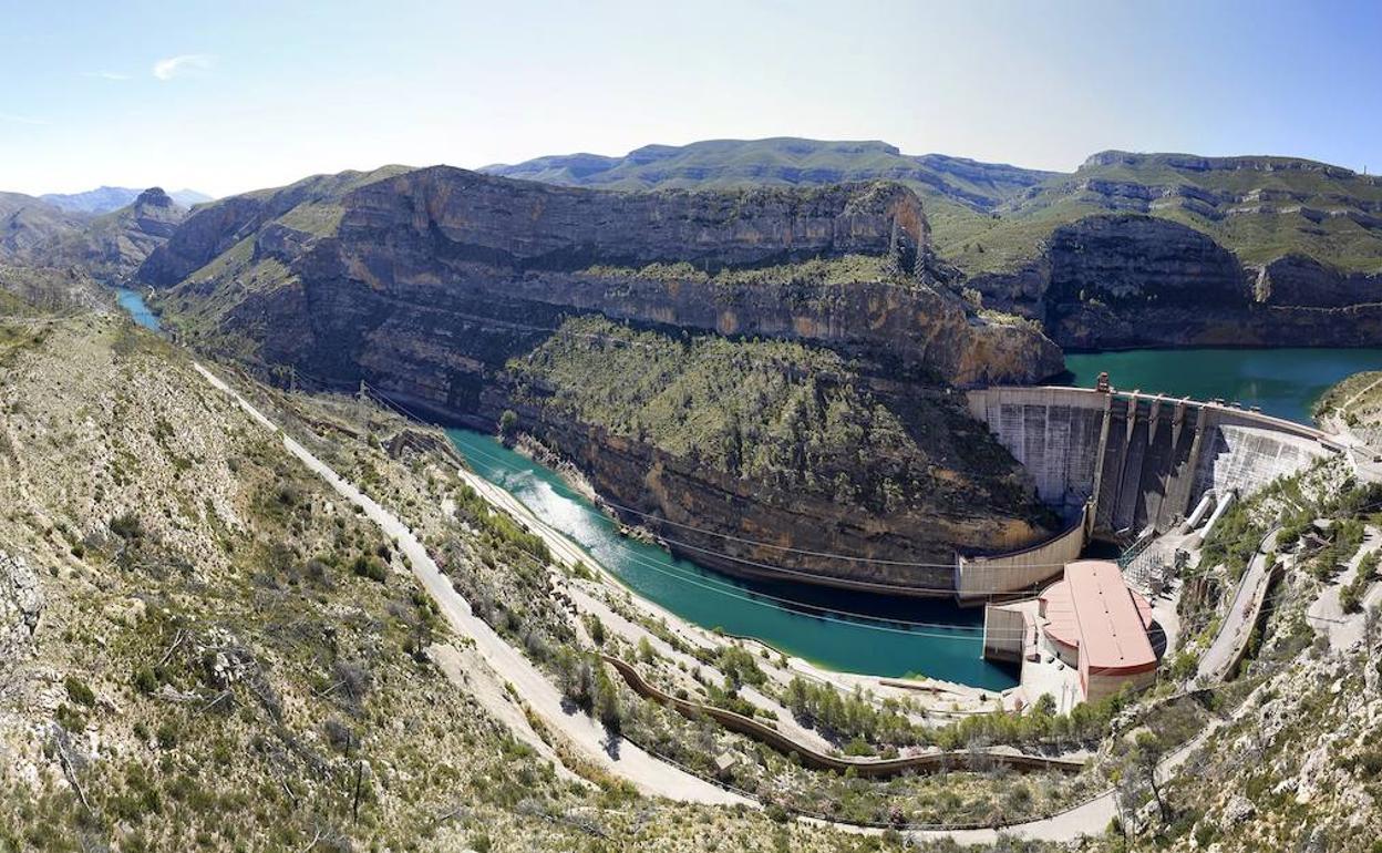 Vista del complejo hidroeléctrico de Cortes-La Muela.