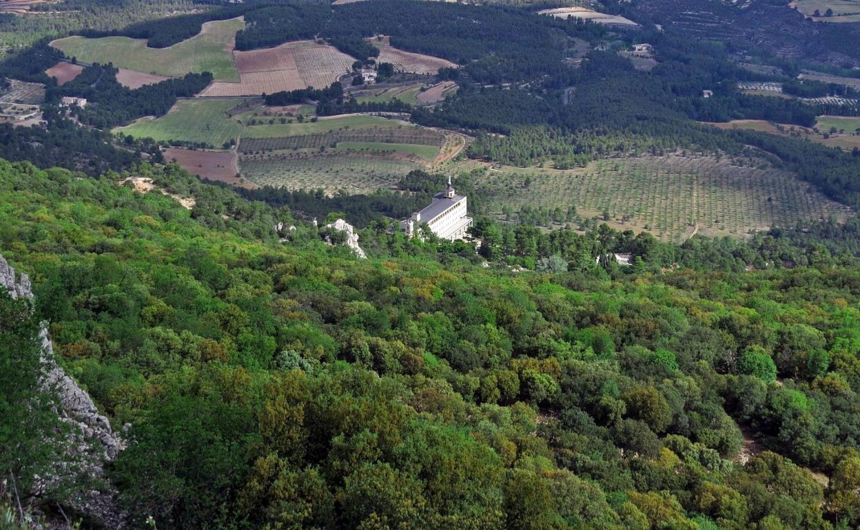 Vista general del santuario de la Font Roja. 