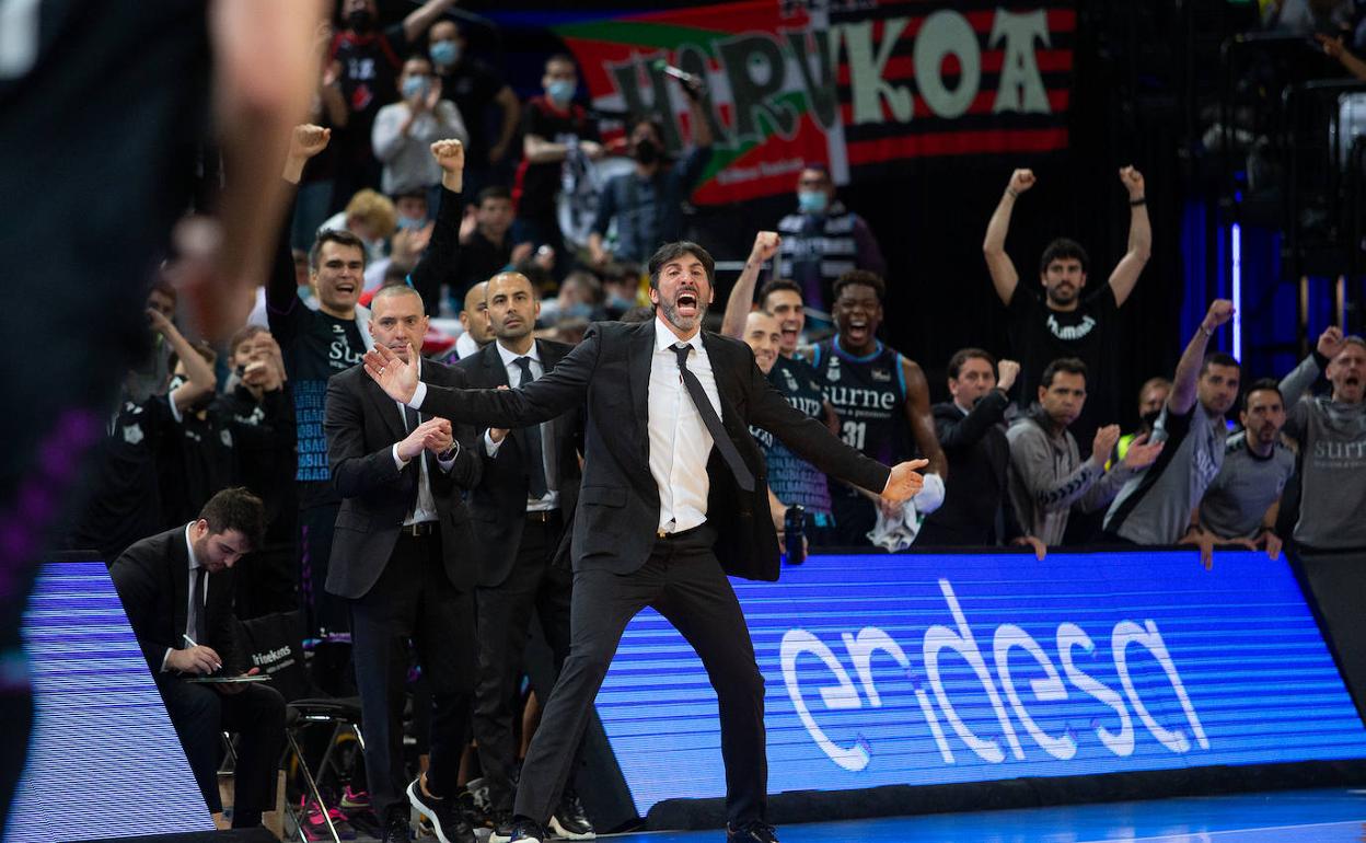 Álex Mumbrú, durante un partido del Bilbao Basket. 