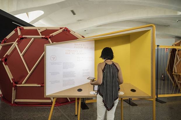 Imagen secundaria 1 - El vacunódromo de Valencia acoge ahora una exposición sobre los virus