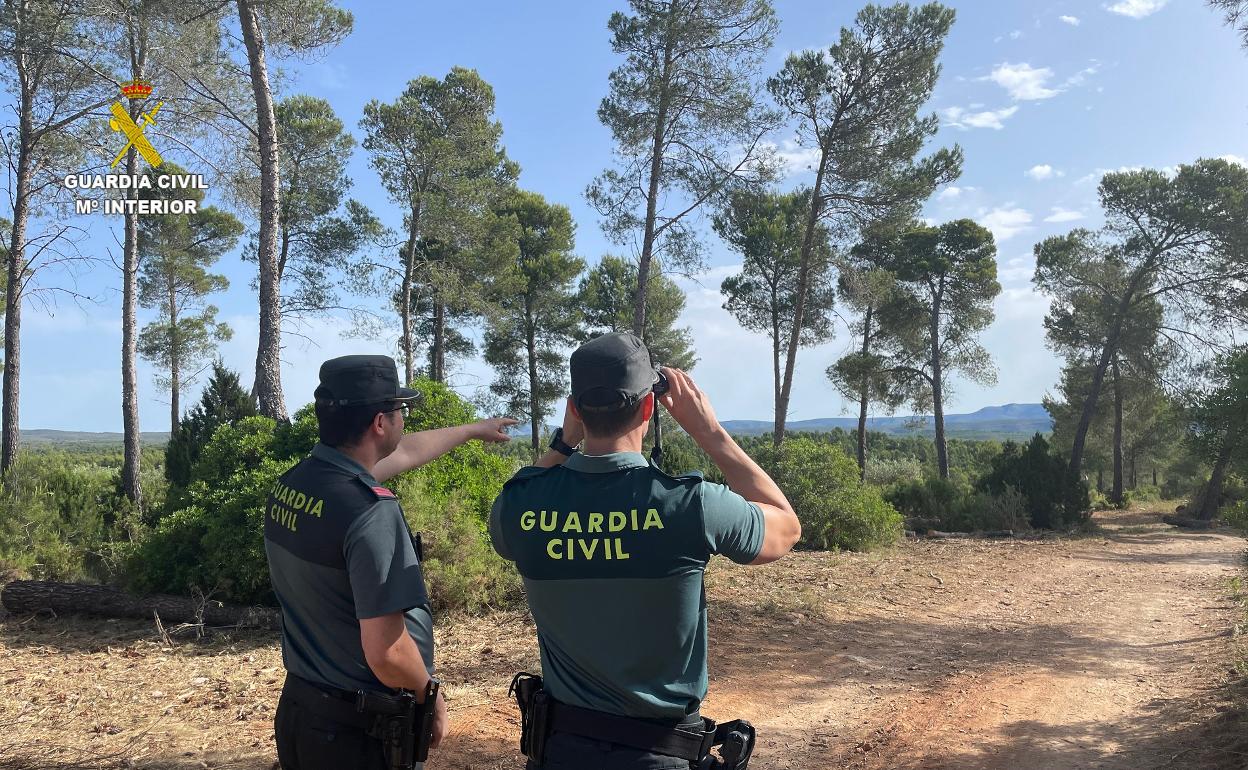 La rápida actuación de los agentes permitió encontrar al hombre, que se encontraba exhausto, antes de la noche. 