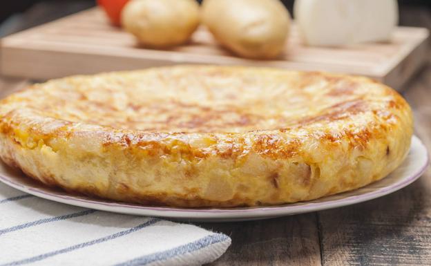 El secreto para conseguir una tortilla de patatas alta y esponjosa