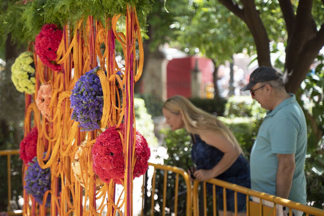 Fotos: El casco antiguo de Valencia se cubre de flores