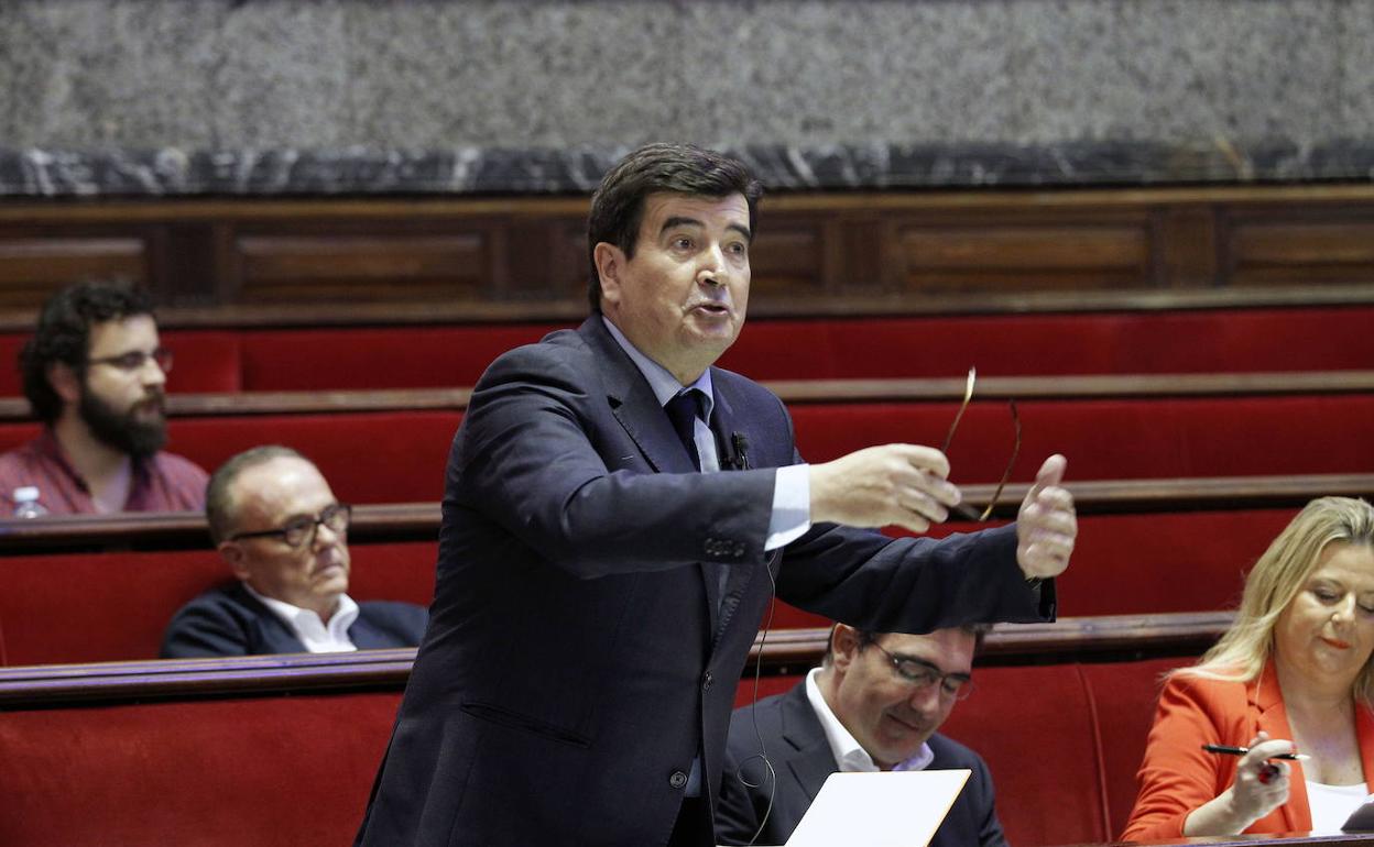 Giner, en una imagen de archivo en una intervención en el pleno. 