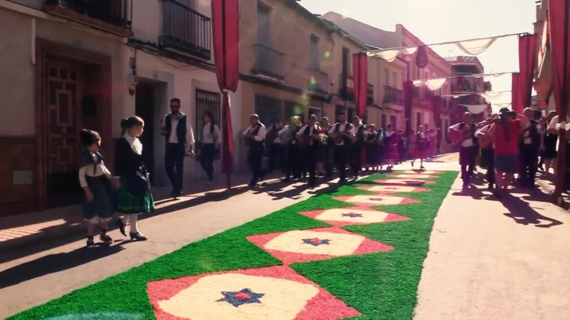 Porzuna recibe "con ganas" la procesión del Corpus Christi