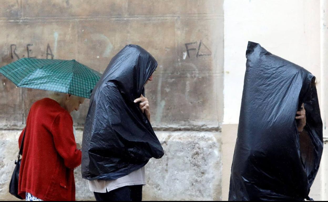 Tormenta en la Ofrenda de las hogueras de Alicante