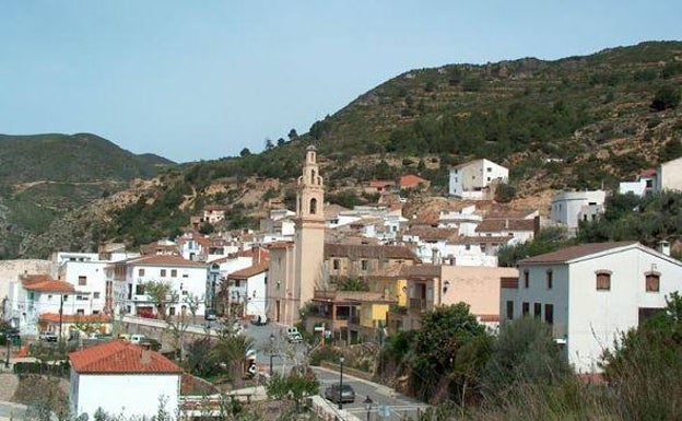 Imagen principal - Rutas en la Comunitat Valenciana | Una ruta hacia la piscina natural del Pozo Negro de Fuentes de Ayódar