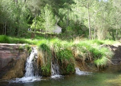 Imagen secundaria 1 - Rutas en la Comunitat Valenciana | Una ruta hacia la piscina natural del Pozo Negro de Fuentes de Ayódar