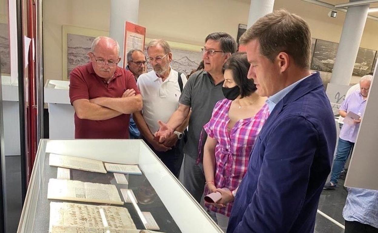 Momento de la inauguración de la exposición sobre la provincia de Xàtiva. 