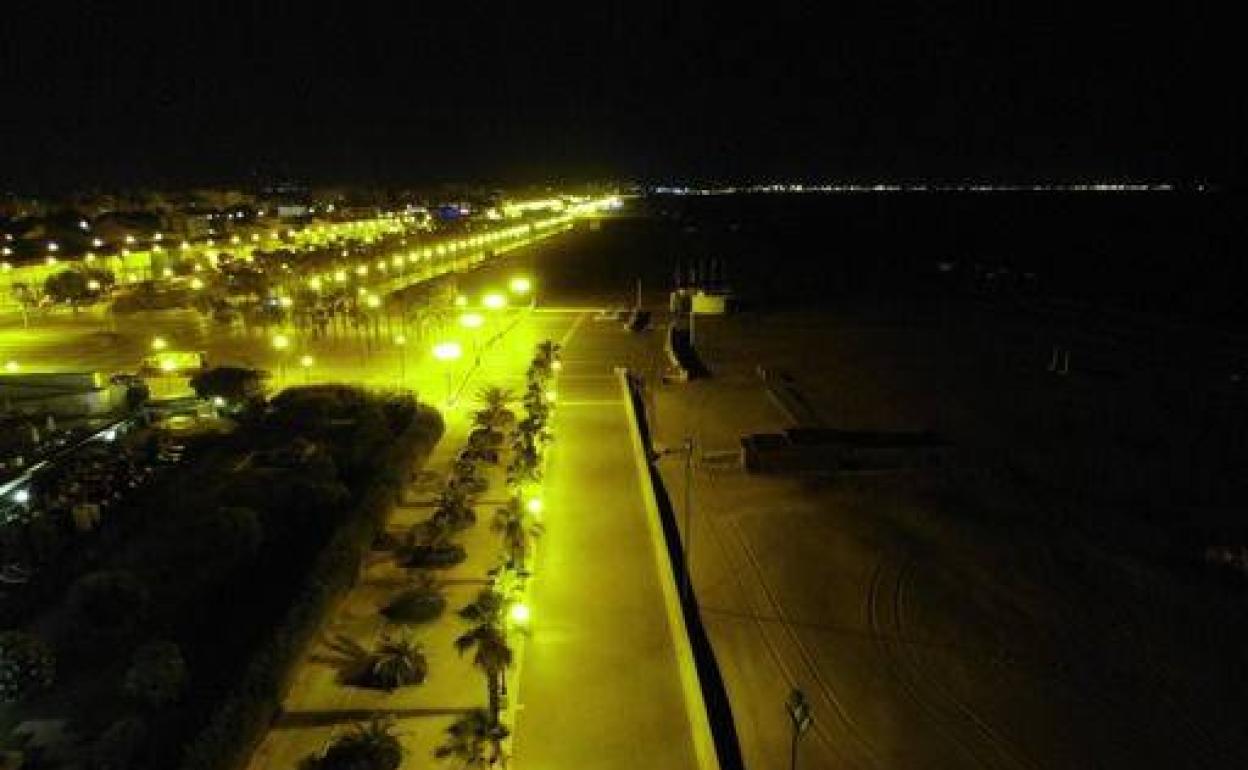 Playas de Valencia por la noche. 