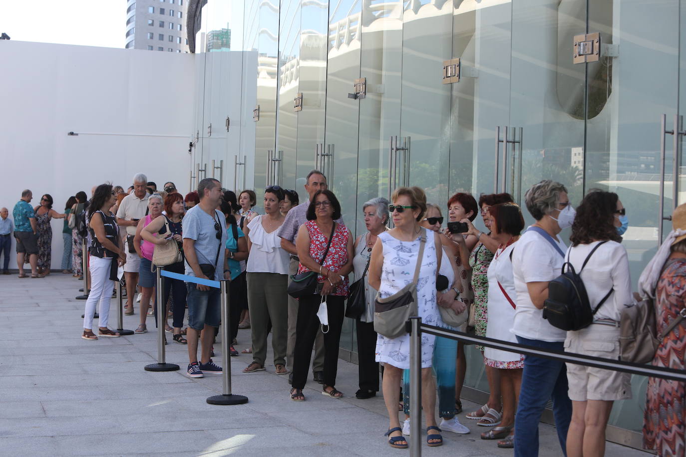 El nuevo centro cultural recibe a los primeros visitantes del remodelado Ágora.