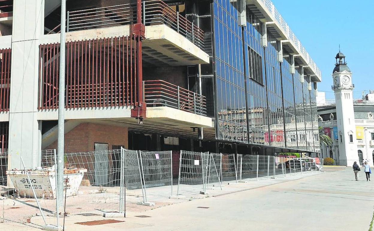 Instalaciones de la estación marítima de la Marina Real, paralizada.