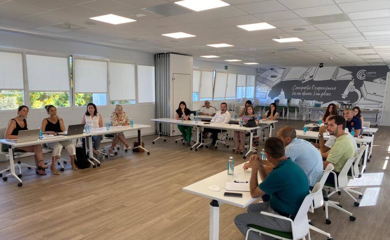 La reunión de la Mesa de Movilidad celebrada en la sede de Caixa Popular. 