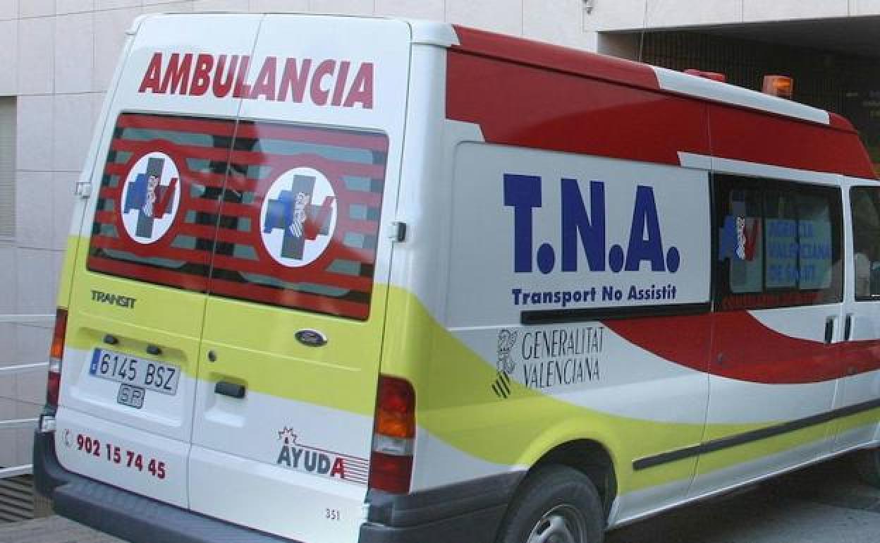 Los sanitarios solo pudieron confirmar el fallecimiento del trabajador. 