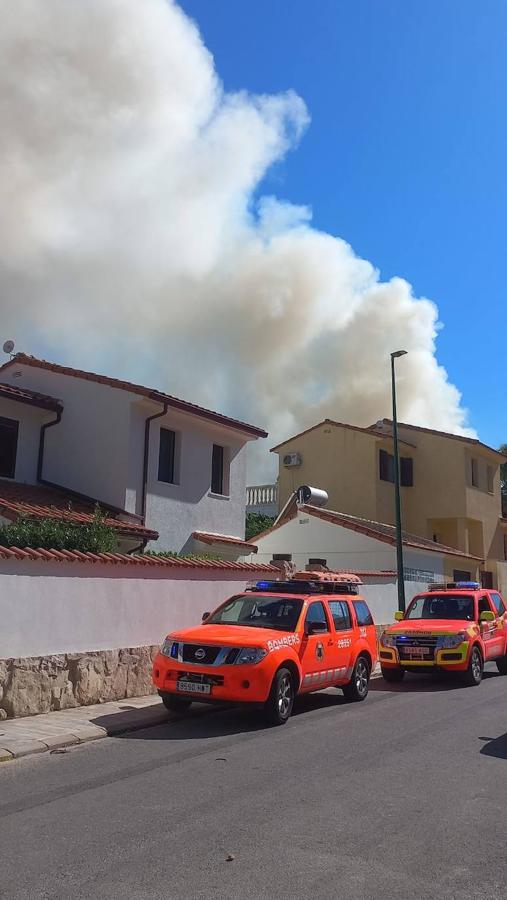 Fotos: Un incendio forestal obliga a evacuar a vecinos en Riba-roja de Túria