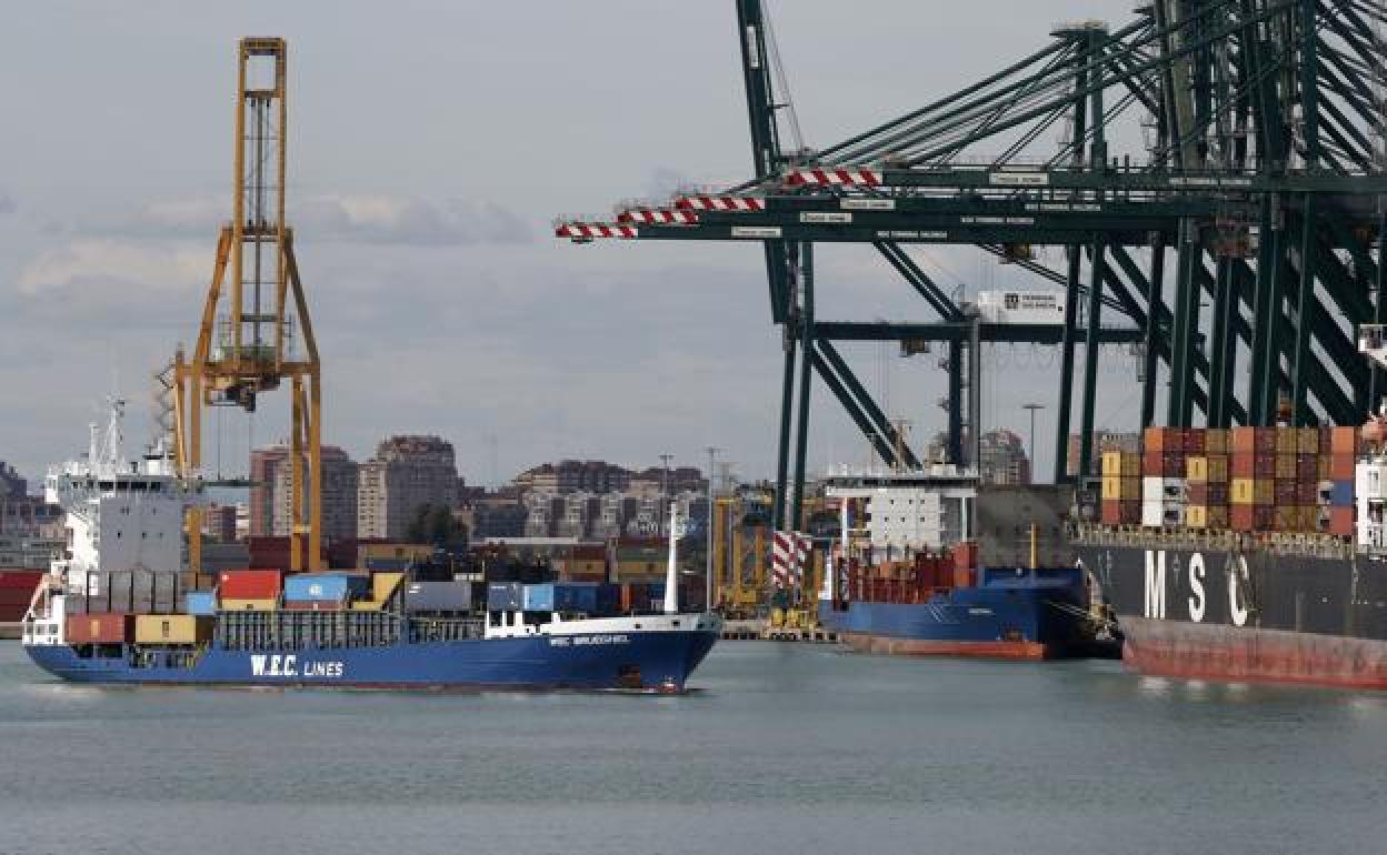 Instalaciones del puerto de Valencia. 