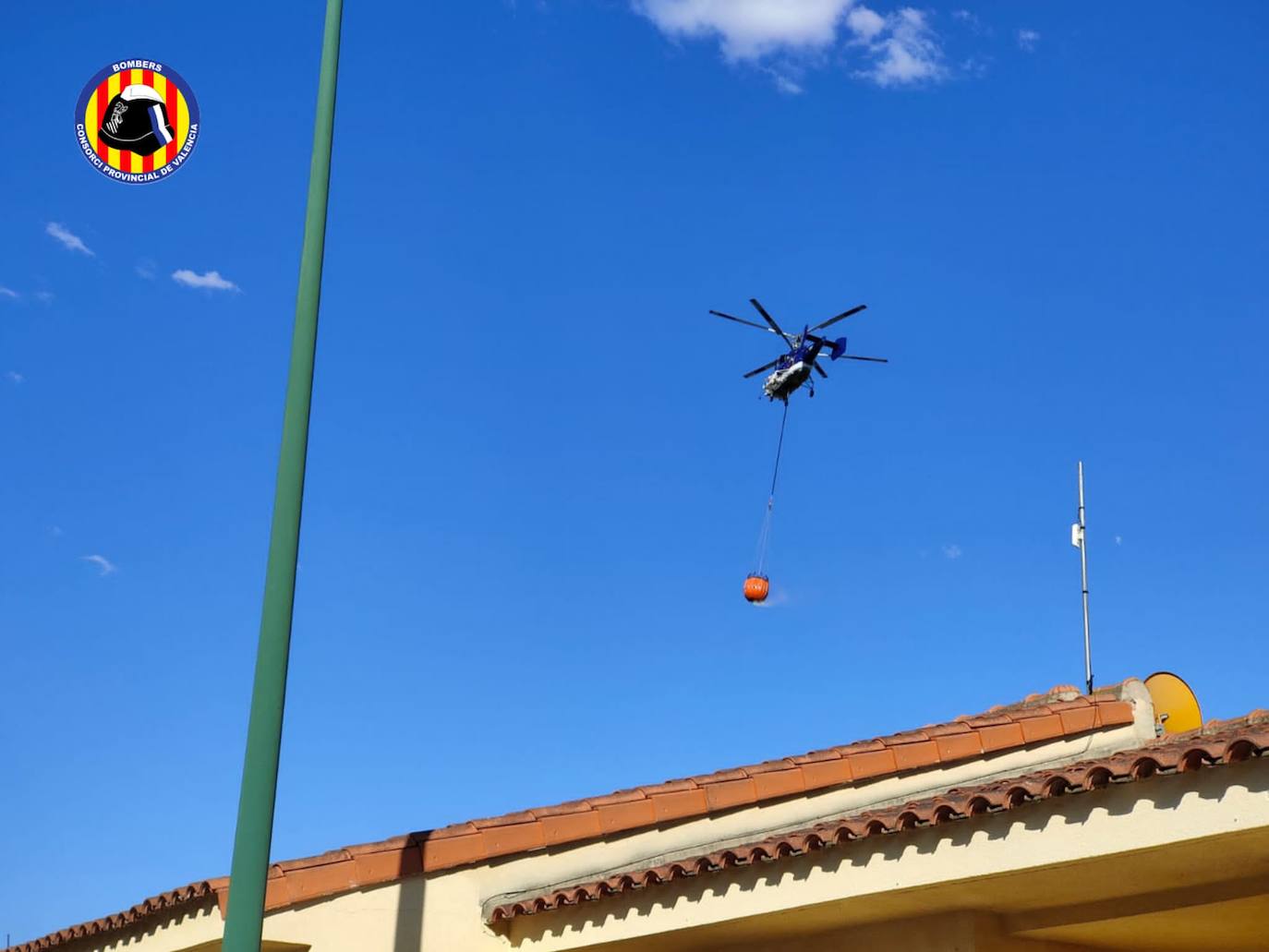 Fotos: Un incendio forestal obliga a evacuar a vecinos en Riba-roja de Túria