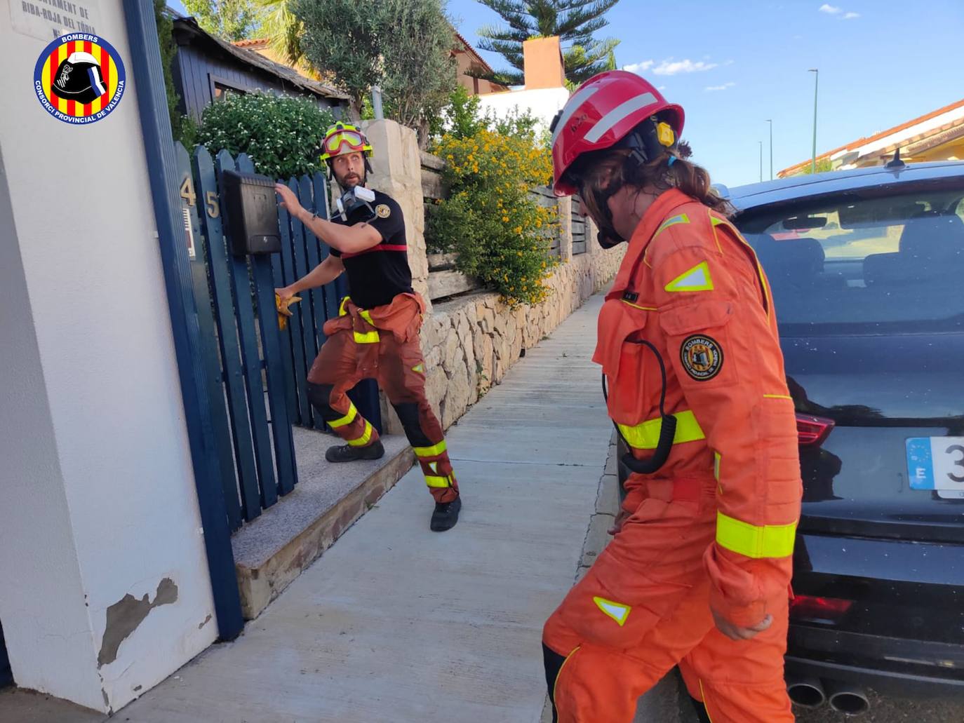 Fotos: Un incendio forestal obliga a evacuar a vecinos en Riba-roja de Túria