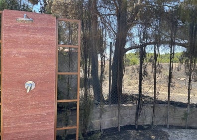 Imagen secundaria 1 - Los daños causados en la valla del chalé. 