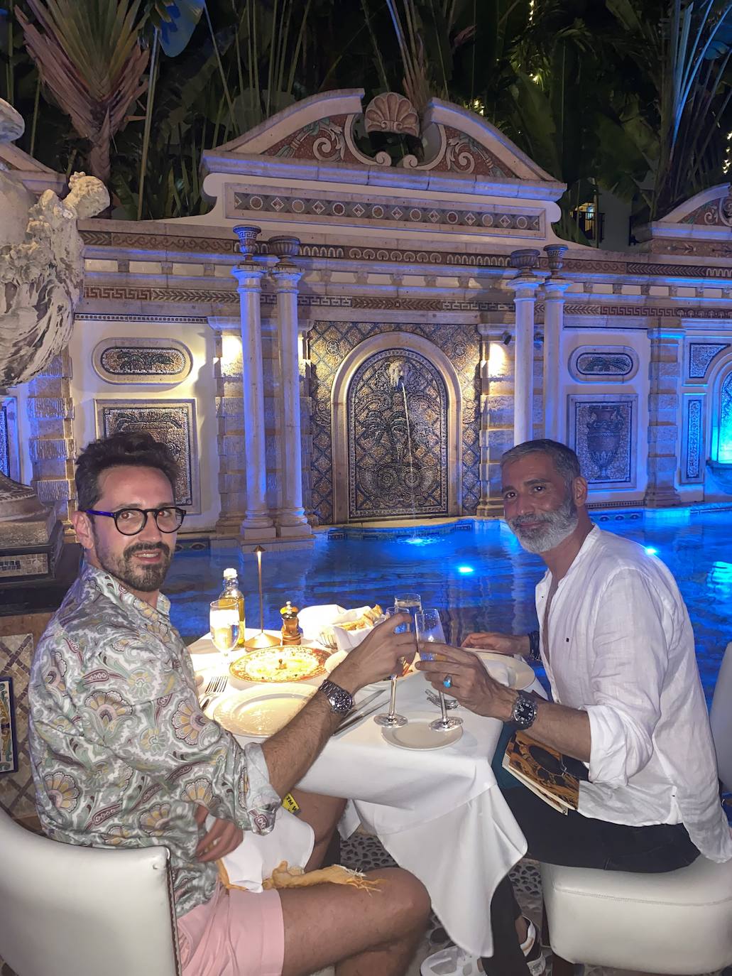 Álex Jordán y Max Resse han estado cenando en la mansión Versace de Miami.