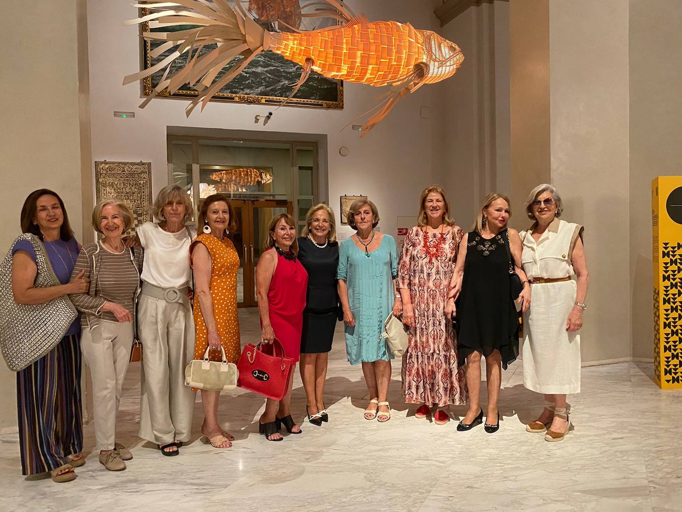 Algunas de las mujeres que asistieron al décimo aniversario de la asociación Amigos del Museo de Bellas Artes.