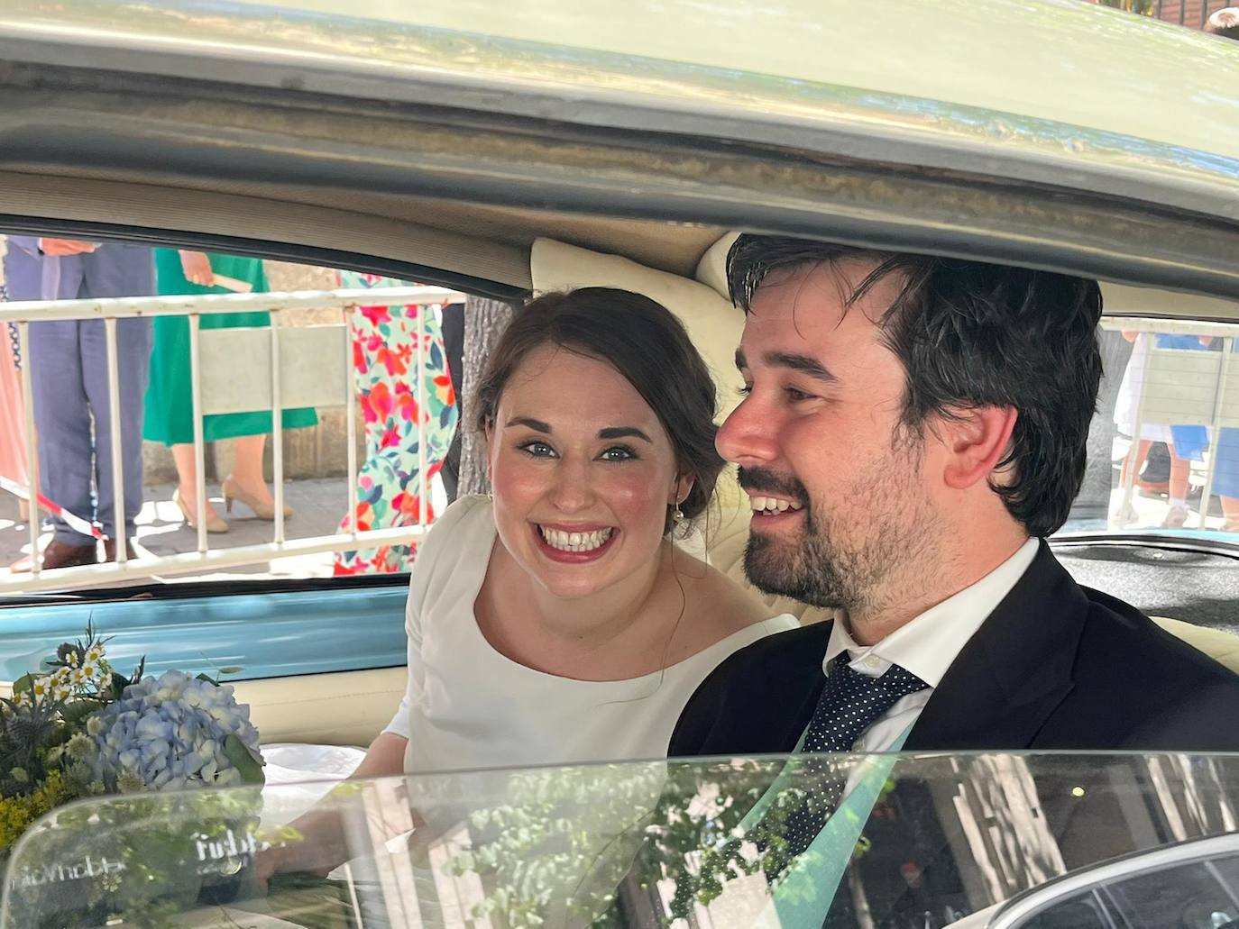 Rafa Alamar y Alexandra Binard, tras la ceremonia en San Vicente Ferrer.