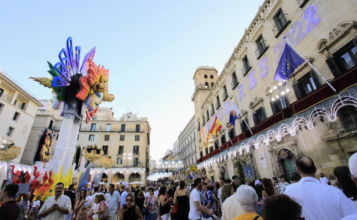 Millones de personas han disfrutado de las fiestas grandes de Alicante. 