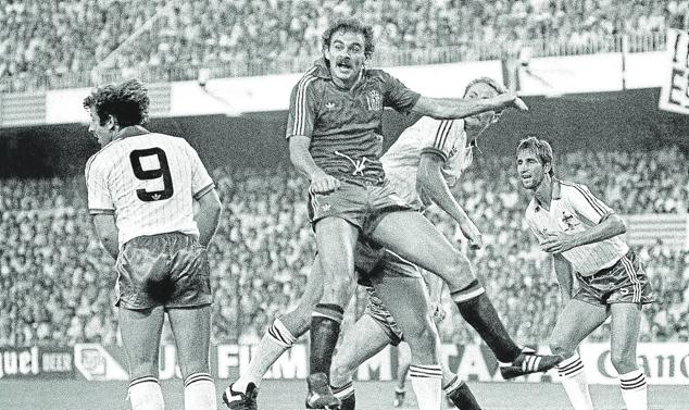 Derrota. España logró sólo una victoria, ante Yugoslavia. Irlanda del Norte le venció por un gol. 