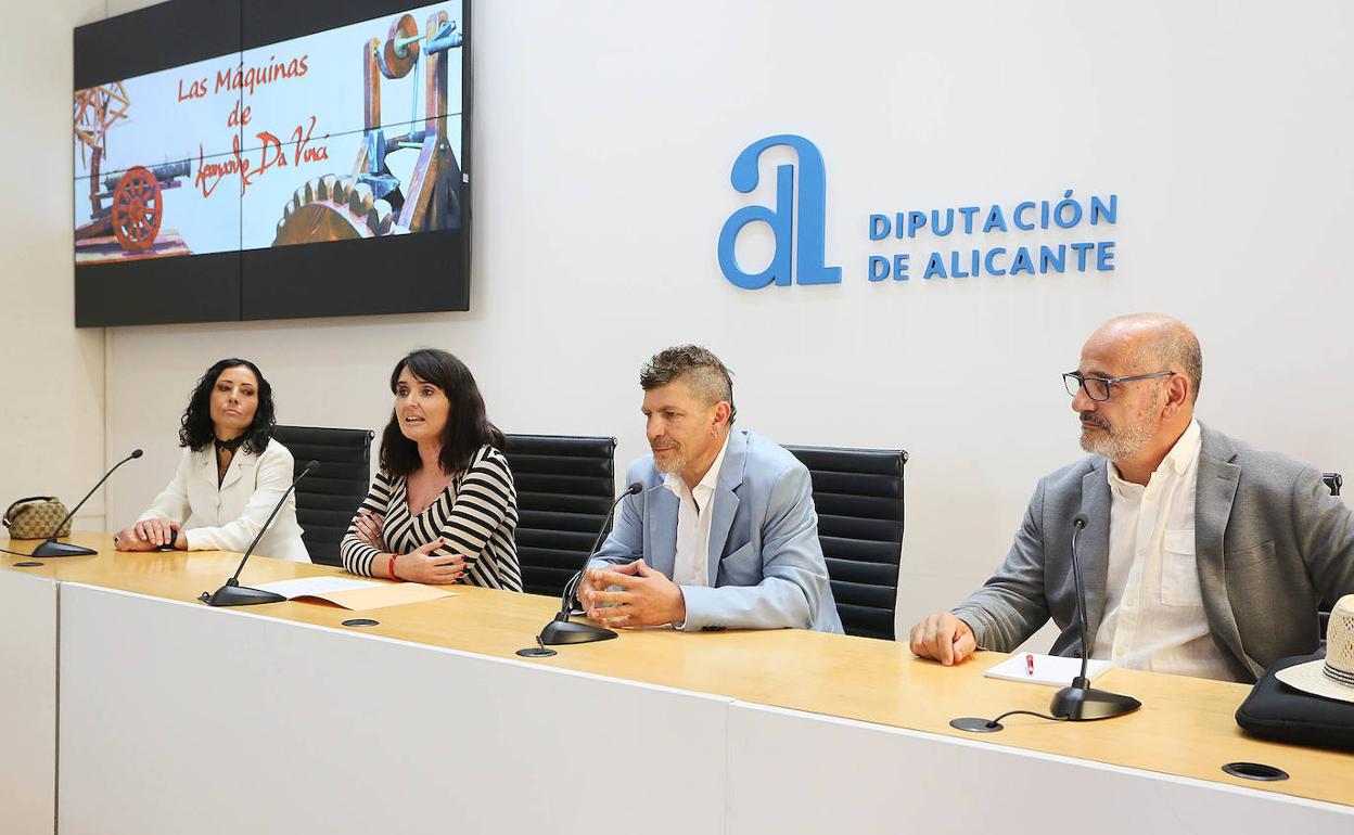 Presentación de la muestra 'Las máquinas de Leonardo Da Vinci', este lunes en Alicante. 