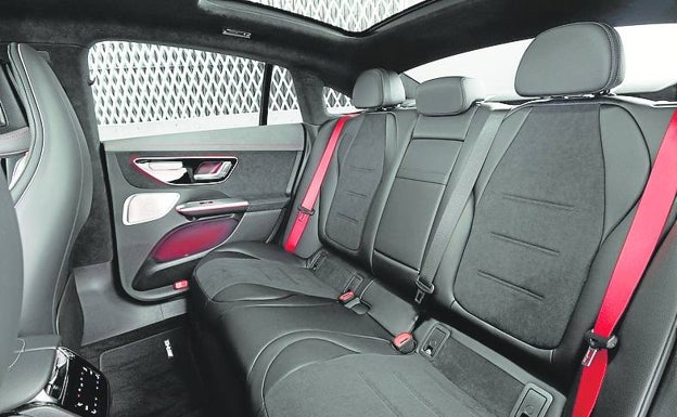 Las plazas traseras, vestidas con el pack interior AMG opcional.