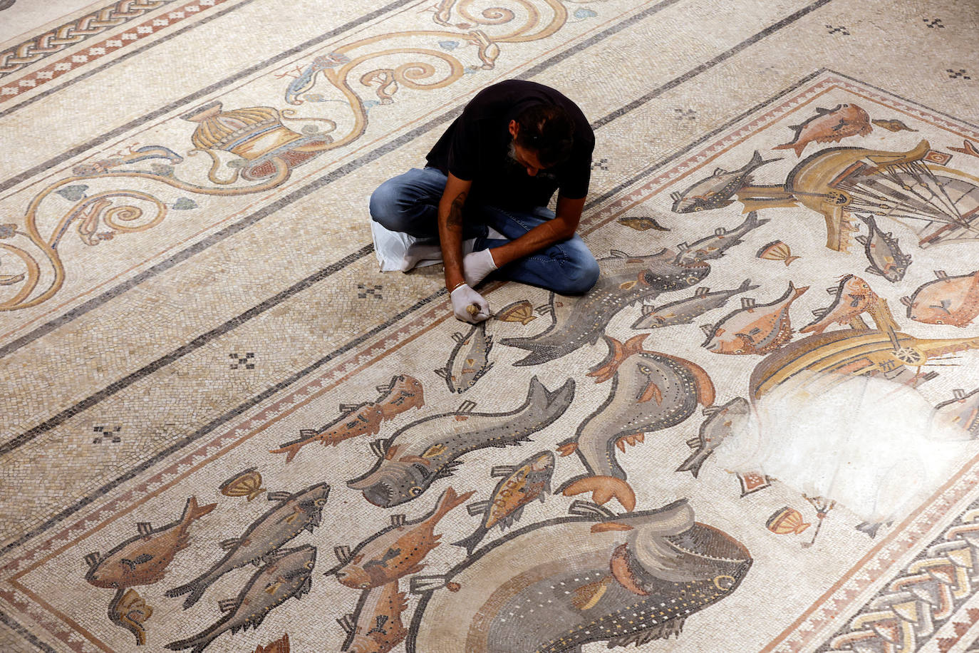 Fotos: Un excepcional mosaico de 1.700 años de antigüedad se expone al público desde esta semana