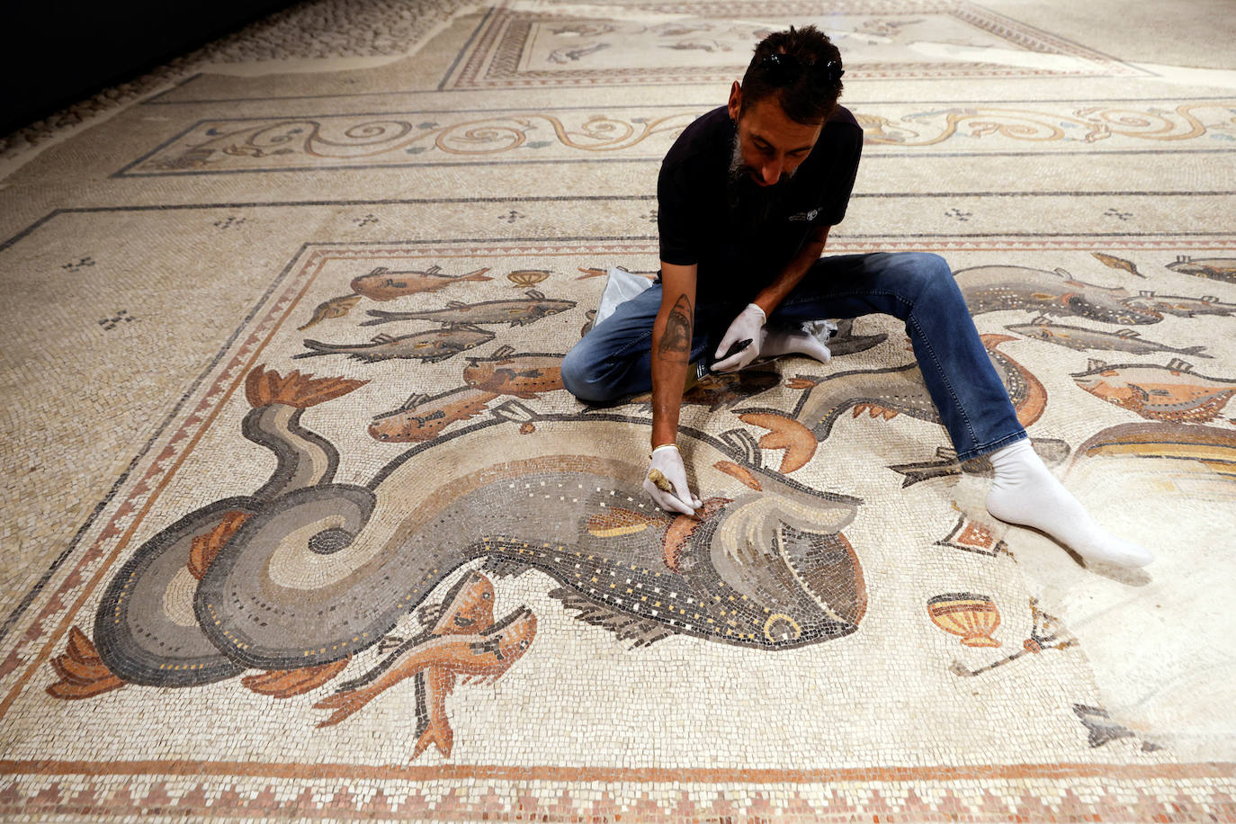 Fotos: Un excepcional mosaico de 1.700 años de antigüedad se expone al público desde esta semana