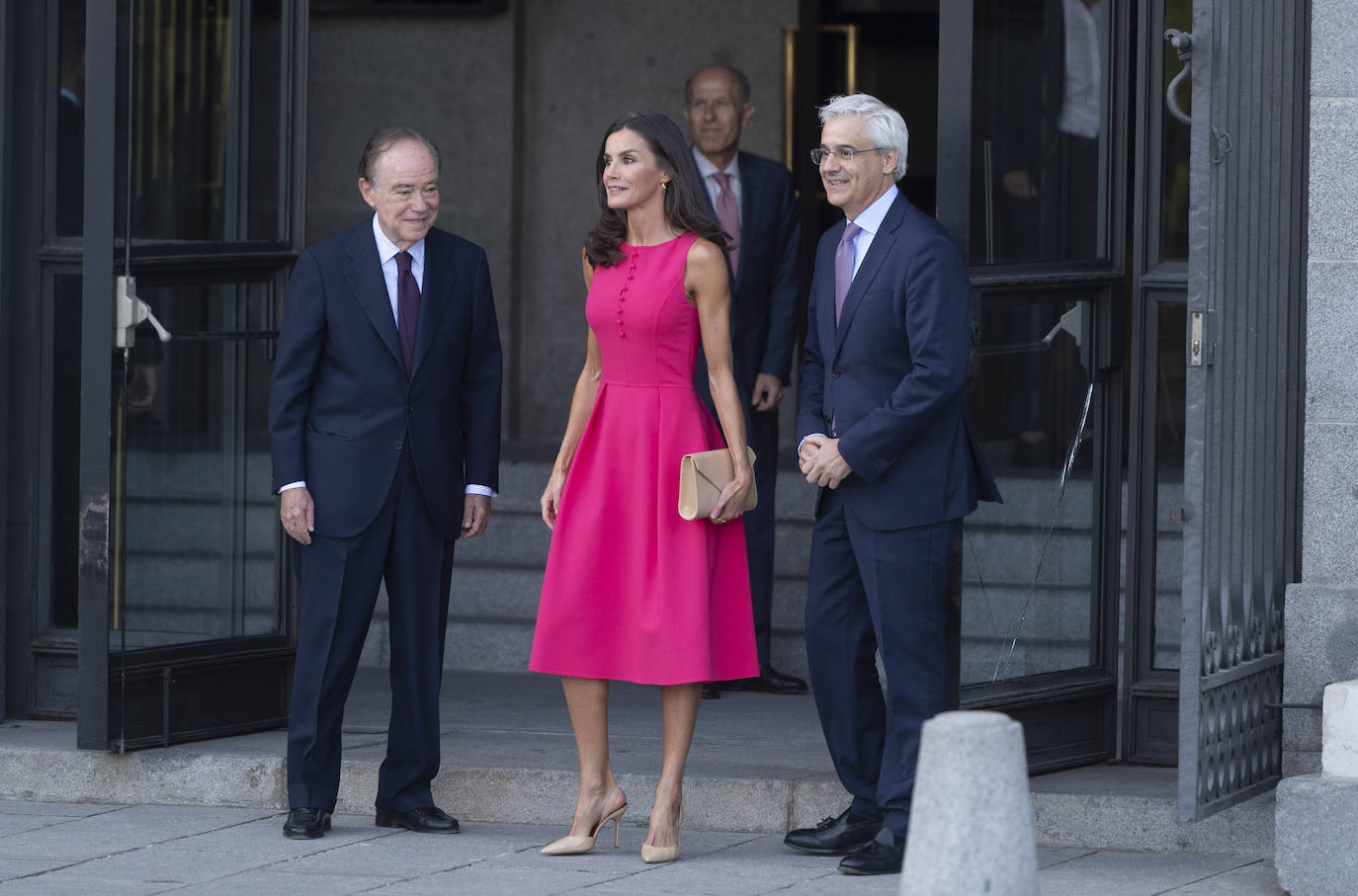 Fotos: La Reina Letizia deslumbra en la &#039;otra&#039; cumbre de la OTAN