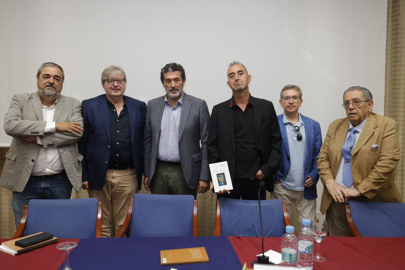 Fotos: Julián Quirós, director de ABC, presenta en Valencia el poemario &#039;Pérdidas y ganancias&#039;