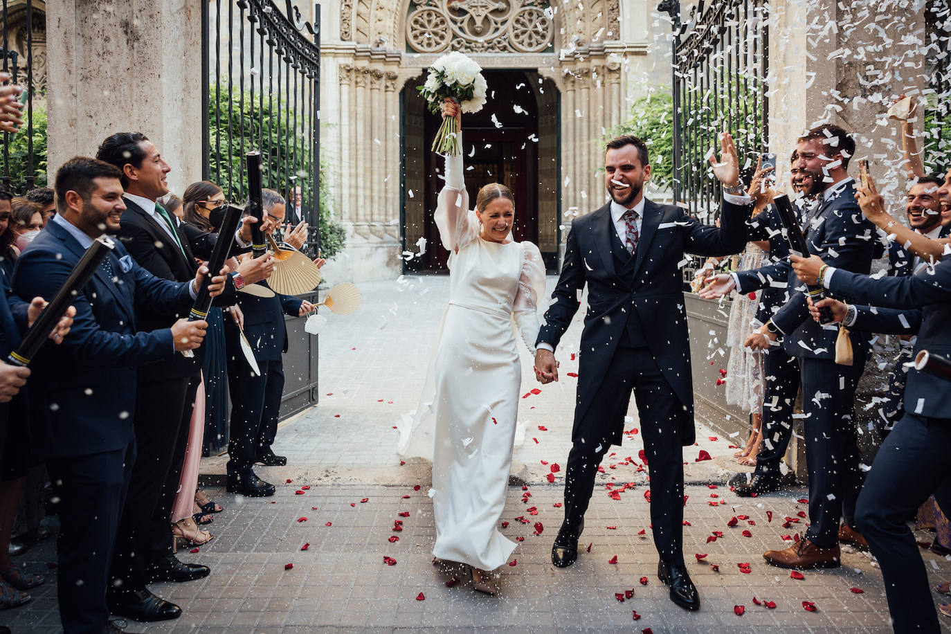 Ana García-Reyes y Cesc Masot al salir de la iglesia.