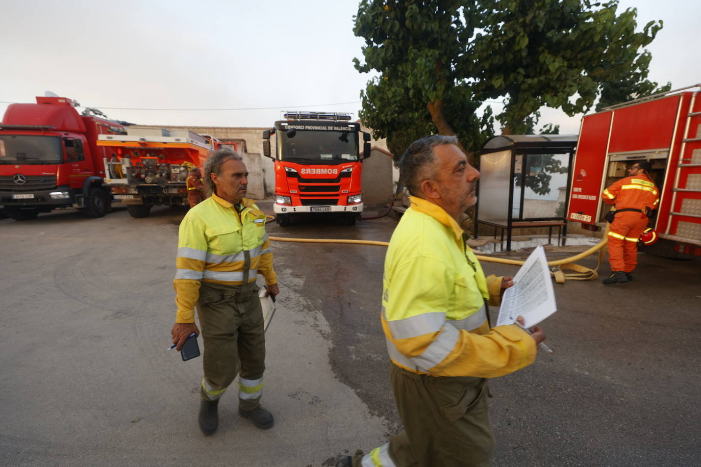 Fotos: Los bomberos luchan contra el fuego en el incendio de Venta del Moro