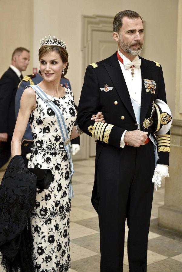 TIARA DE PERLAS | Esta pieza, de perlas y diamantes, fue encargada para doña Letizia. Formada por 450 diamantes talla brillante y cinco pares de perlas australianas.