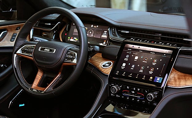 Interior sofisticado y muy tecnológico.