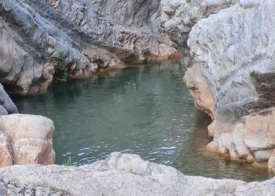 Imagen secundaria 1 - Esta charca de agua natural es una de las más conocidas en la zona. 