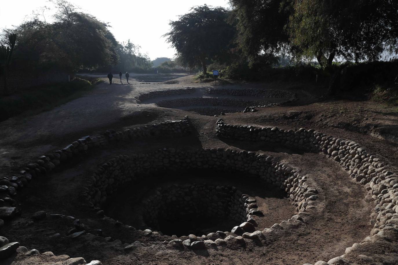 "La sociedad nazca, era una cultura teocrática", agregó Yalli al indicar que era un pueblo que miraba mucho "hacia arriba", como muestran las líneas que elaboraron, cuyo origen y función también está vinculado con el culto a las divinidades. 