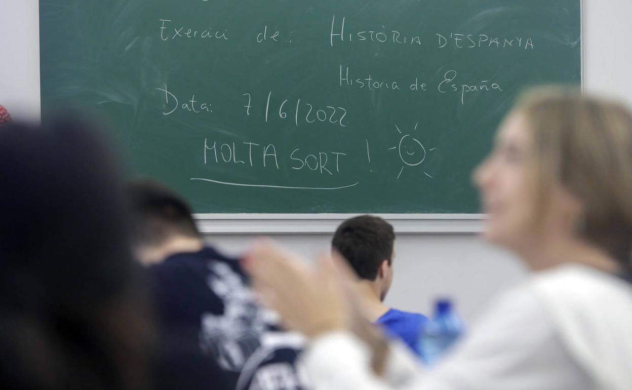 Alumnos de 2º de Bachillerato durante el primer examen de la selectividad. 