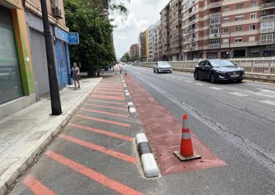 Imagen secundaria 1 - Algunas zonas del carril bici de Valencia con sus respectivos obstáculos. 