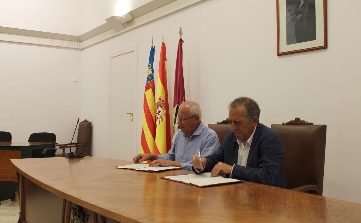 Grimalt y Soler durante la firma del convenio de colaboración