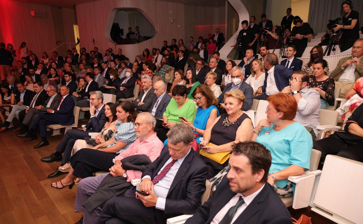 Publico asistente a las jornadas de clausura del mes de la Comunitat en Madrid 