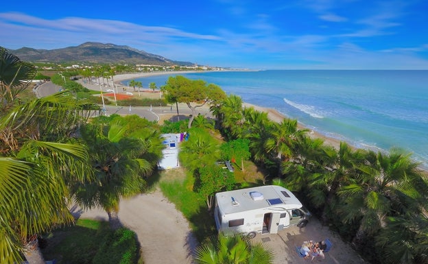 Vista del camping, junto a la playa.