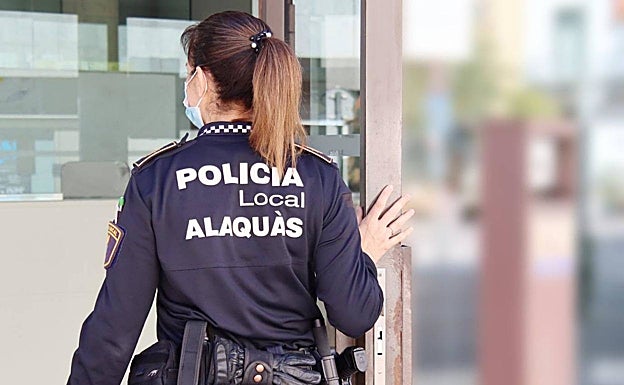 Una agente de la Policía Local de Alaquàs. 