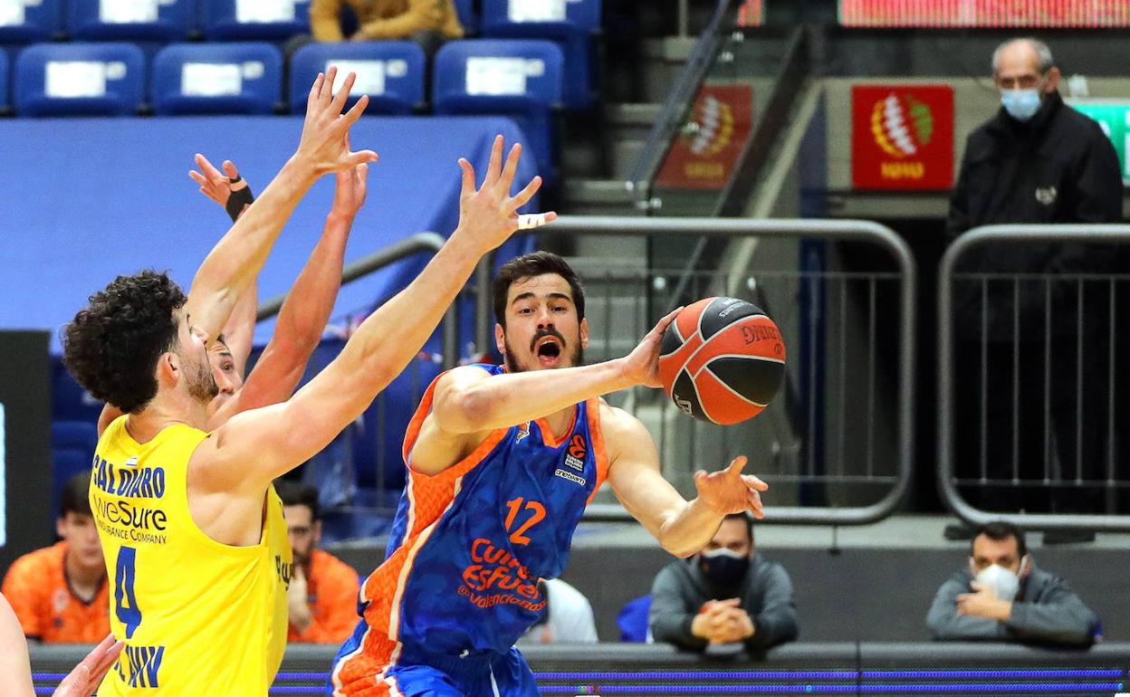 Kalinic, con la camiseta de Valencia Basket. 