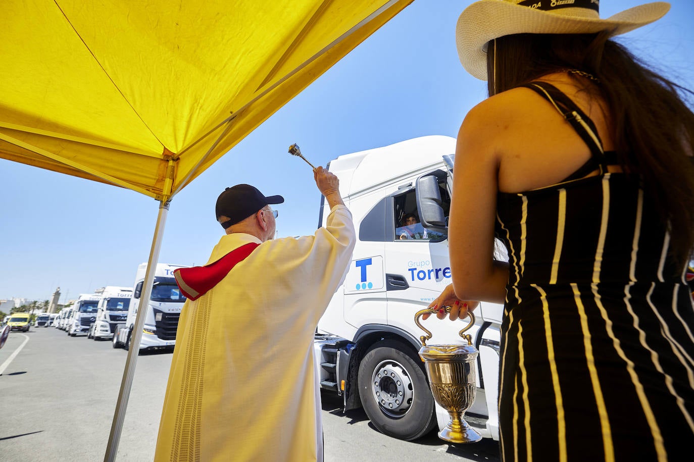 Fotos: Los camioneros valencianos honran a San Cristobal