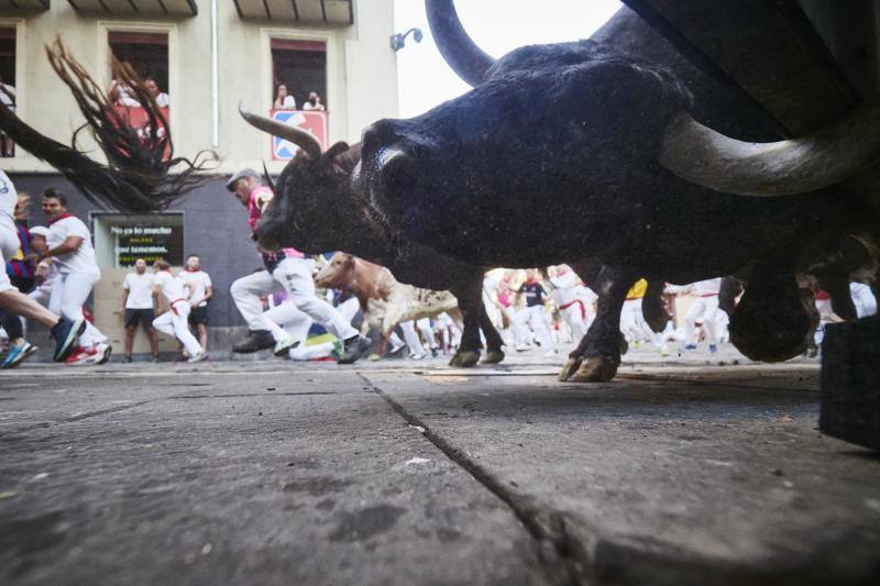 Fotos: Así ha sido el accidentado quinto encierro de &#039;San Fermín&#039;