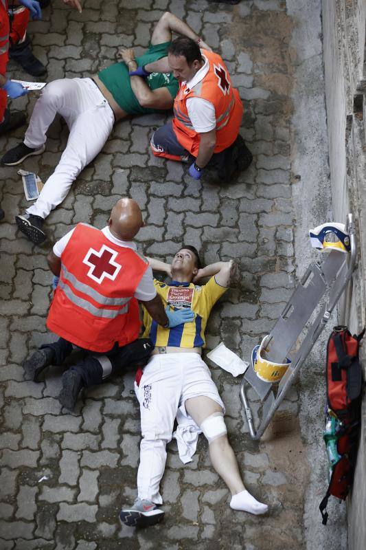 Fotos: Así ha sido el accidentado quinto encierro de &#039;San Fermín&#039;